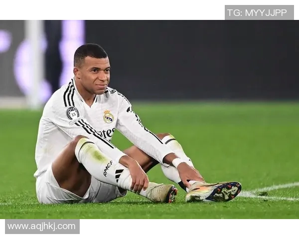 法国高颜值足球明星的魅力与风采揭秘，球场内外的时尚与个性展示