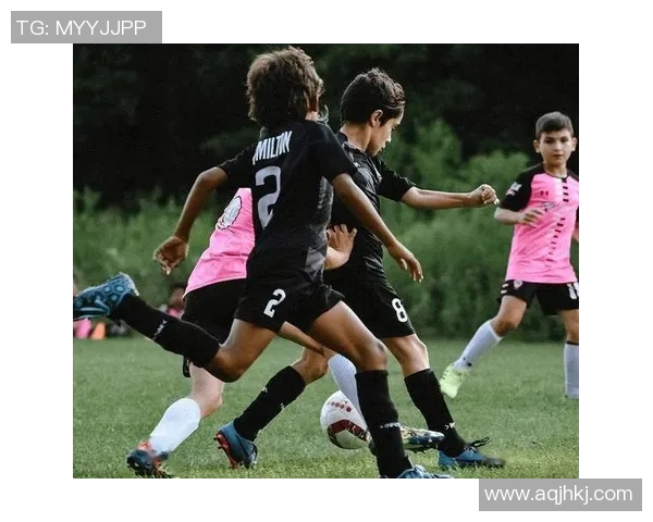 足球明星与他们的宠物一起踢球的趣味瞬间大揭秘